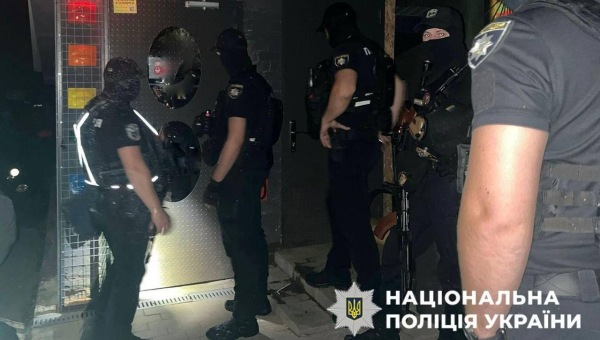 У Києві 13 учасників гей-вечірки доставили до ТЦК після поліцейського рейду